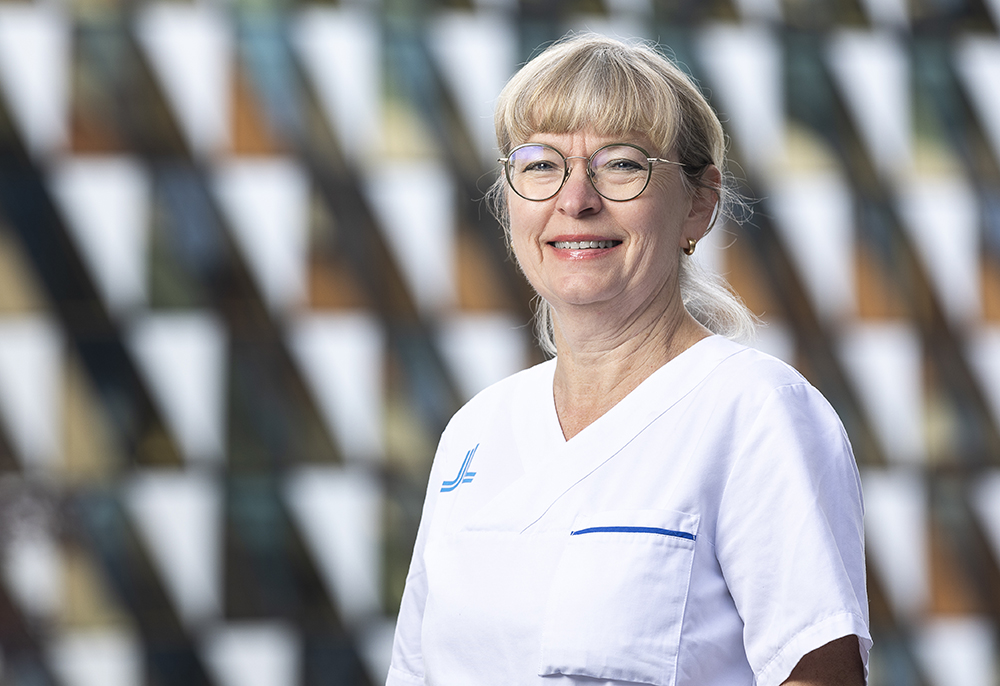 Signe Friesland, verksamhetschef, överläkare och specialitetsansvarig för onkologi på Tema Cancer på Karolinska universitetssjukhuset och docent vid KI. Foto: Johan Marklund