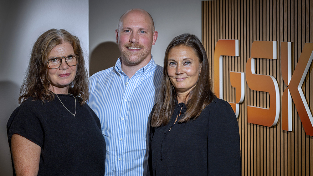 Anna Ström, Jonas Gahm och Mira Ernkvist jobbar för att GSK:s innovationer ska nå patienterna. Foto: Fredrik Hjerling