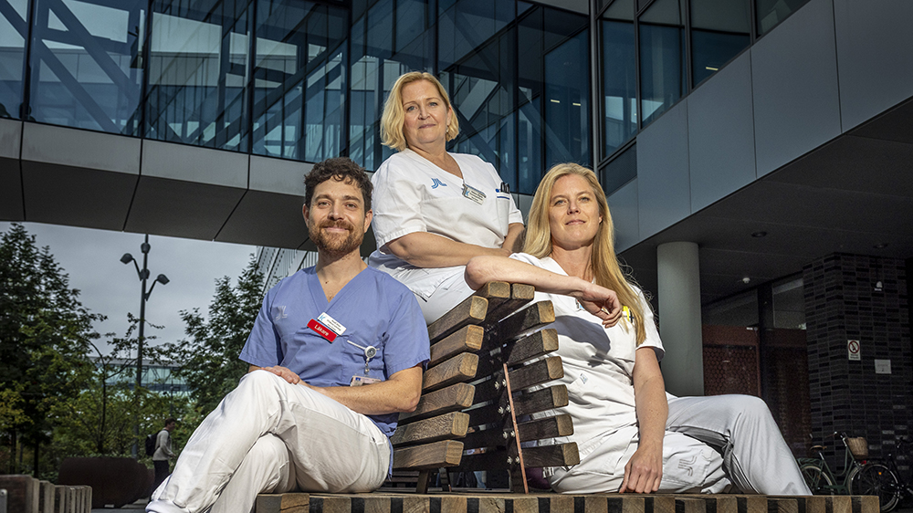 Asaf Dan, specialist i onkologi, Helena Ullgren, universitetssjuksköterska och Hildur Helgadottir, överläkare och docent på Tema Cancer. Foto: Fredrik Hjerling