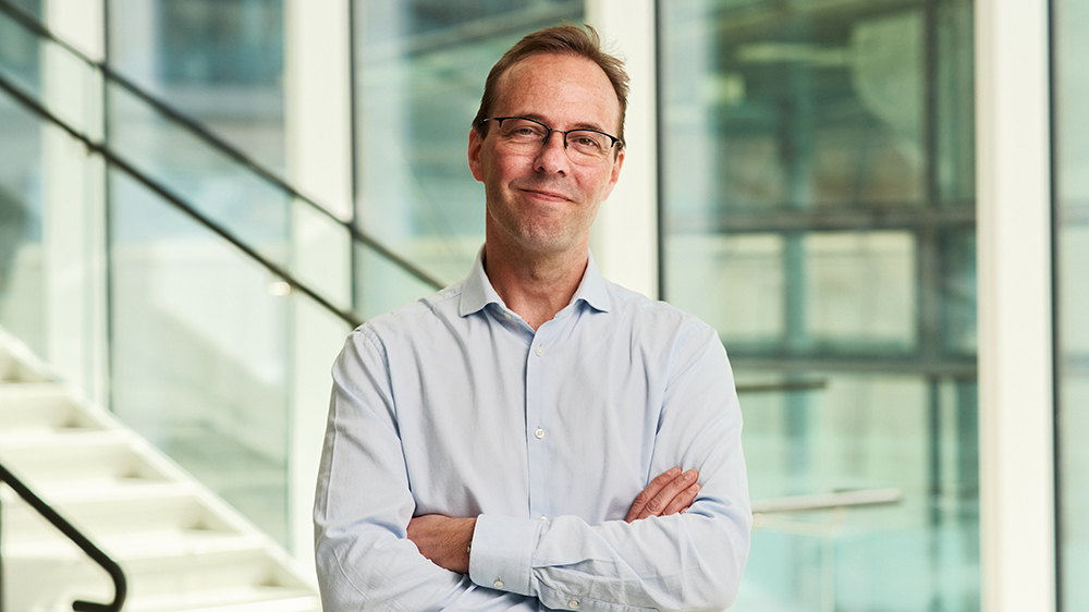 Simon Ekman, professor i onkologi vid Karolinska institutet och överläkare vid Tema Cancer på Karolinska universitetssjukhuset. Foto: Erik Flyg